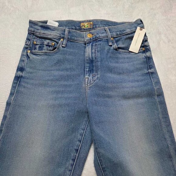 29 Mother (from Anthropologie) The Weekender Fray mid-rise Jeans in Glow Up - Picture 4 of 11
